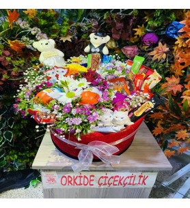 Kutuda Çiçek-Çikolata ve Ayıcık